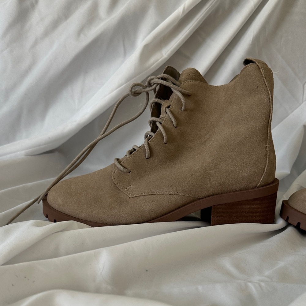 Women's Caslon Tan Ankle Boots